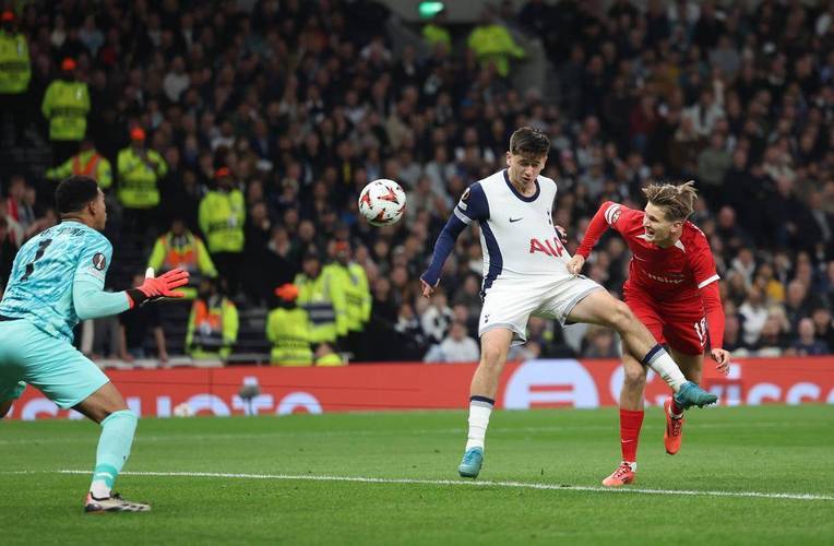 雷竞技网页版 -国际比赛日费耶诺德复出首秀：德甲节点到来；信心回归；更衣室氛围转暖(布里克森走出非洲)