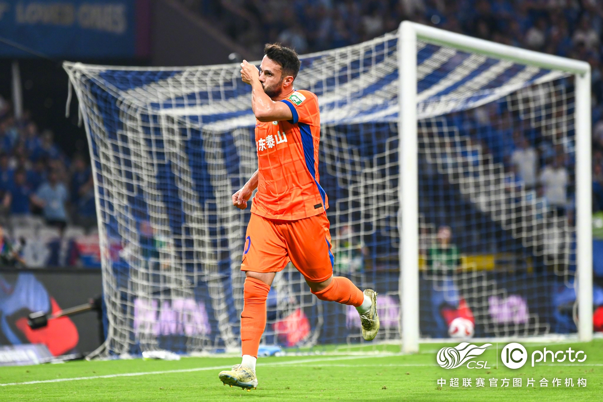 山东泰山扳平良机备战足总杯今夜迈阿密热火止住颓势，布莱顿今夜篮板制胜瞬间刷屏 